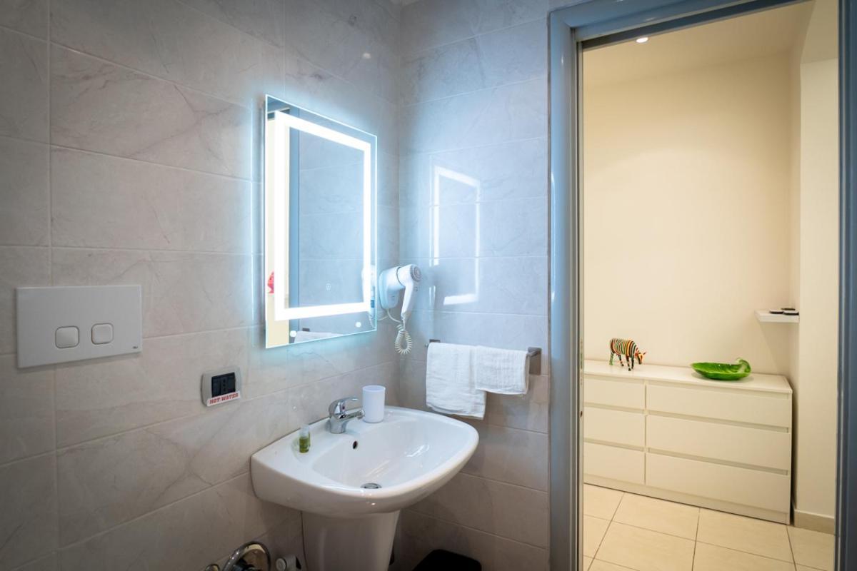 Antica Dimora Capruzzi Apartment Бари Екстериор снимка
